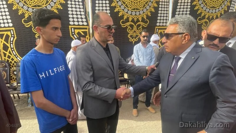 محافظ-الدقهلية-يعزي-أسر-ضحايا-حادث-تصادم-طريق-شرق-العوينات