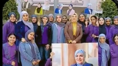 طالبات-مدرسة-بالدقهلية-يفاجئن-المديرة-برفع-صورها-في-آخر-يوم