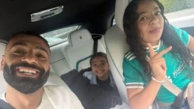 الملك-وأميراته-لحظات-لافتة-لمحمد-صلاح-برفقة-ابنتيه-مكة-وكيان