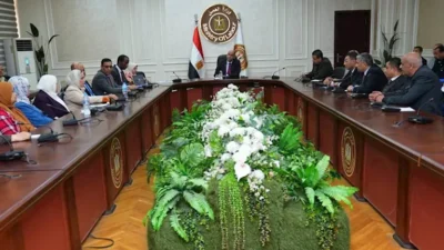 وزير-العمل-يؤكد-أن-المرحلة-الحالية-تستدعي-حضورًا-ميدانيًا-فعليًا