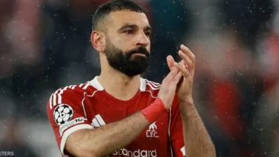 محمد-صلاح-يواجه-انتقادات-حادة-بعد-تجاهله-لمشجع-مصري-التفاصيل