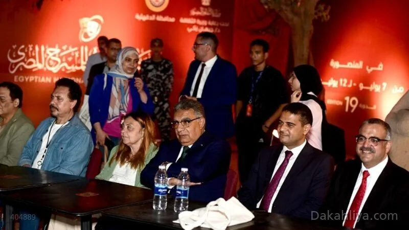 محافظ-الدقهلية-يكرم-مدربي-الورش-الفنية-بالمهرجان-القومي-للمسرح-بالمنصورة