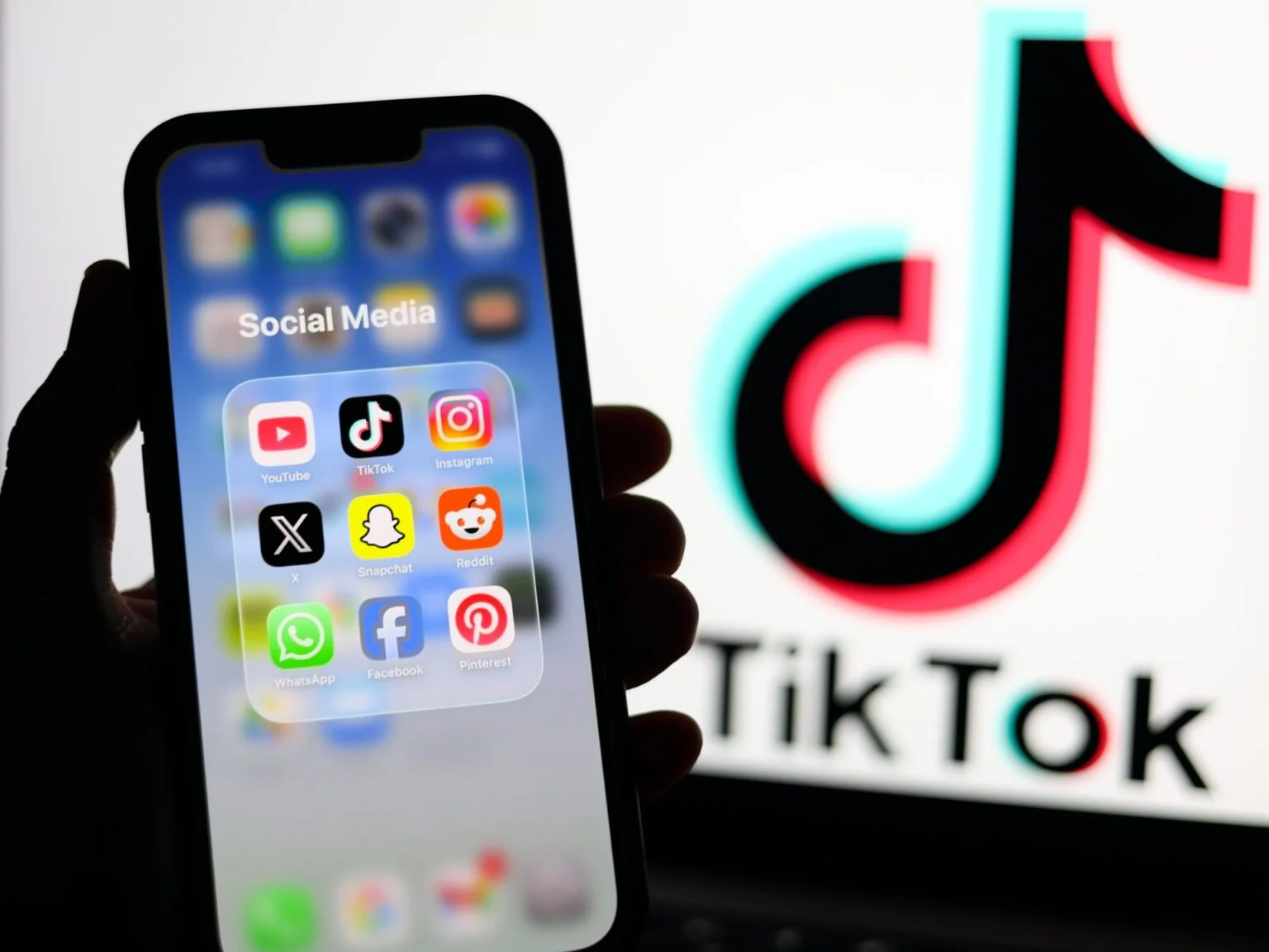 حين تصبح بياناتك ثمناً للخدمة.. تكنولوجيا
