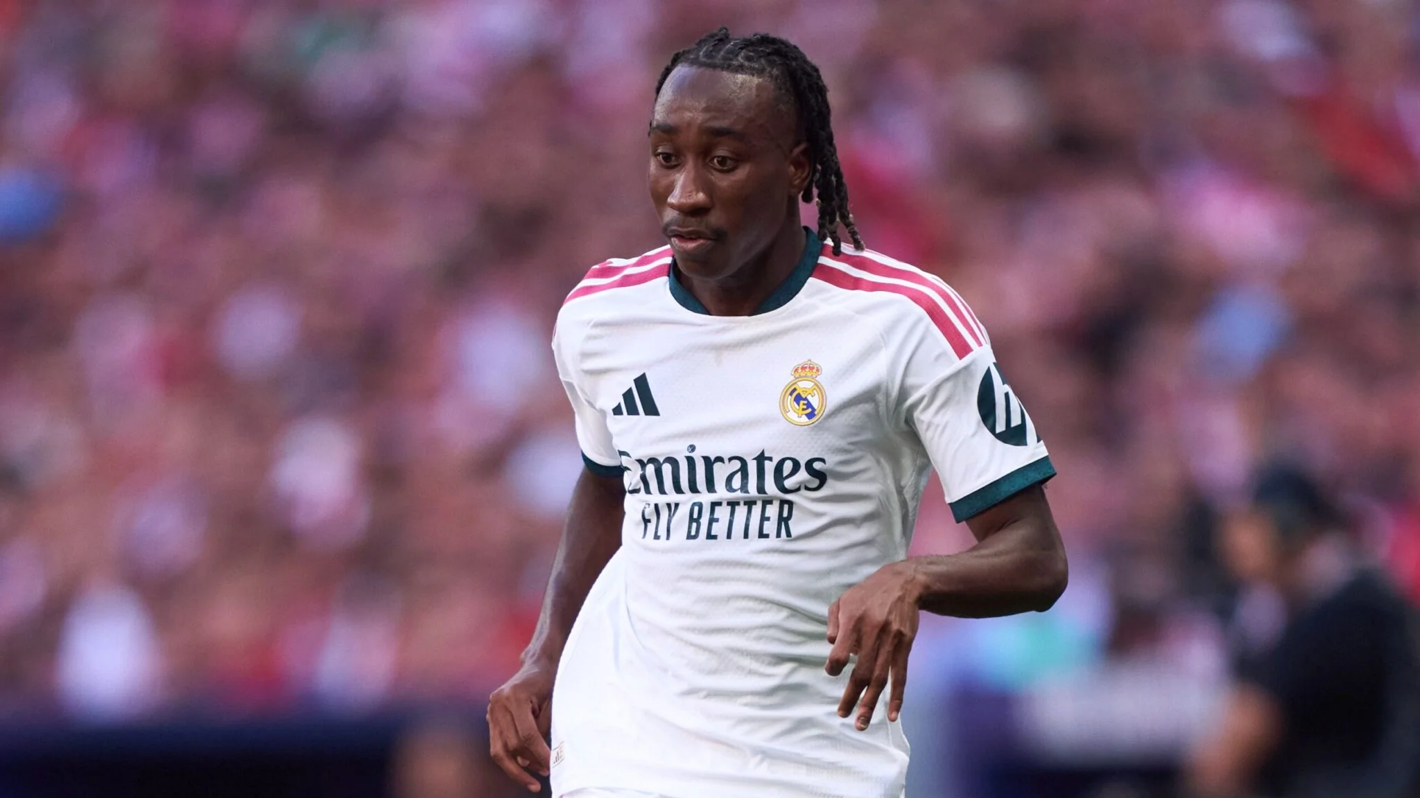 140 مليون يورو.. يان ديوماندي يكسر الصمت بعد تعليق زوجة كريم أديمي الساخر