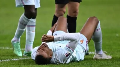مبابي يغادر معسكر فرنسا وزيدان يثير قلق ريال مدريد بشأن الإصابة